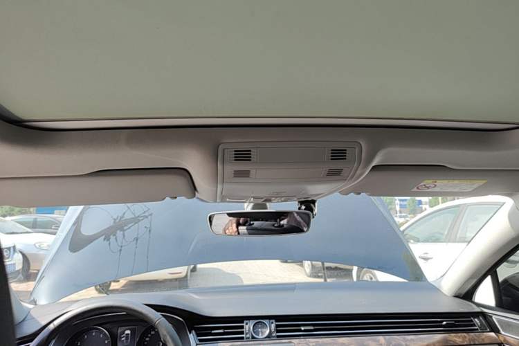 Used Volkswagen Magotan 2018 Facelift 330TSI DSG Luxury Model Headliner