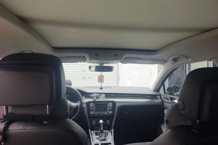 Used Volkswagen Magotan 2018 330TSI DSG Luxury Model Headliner