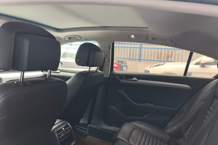Used Volkswagen Magotan 2018 330TSI DSG Advanced Model Headliner