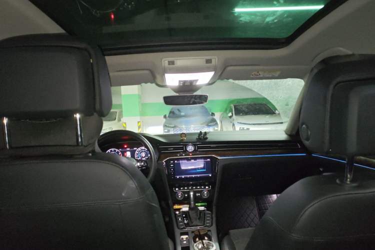 Used Volkswagen Magotan 2018 330TSI DSG Luxury Model Headliner