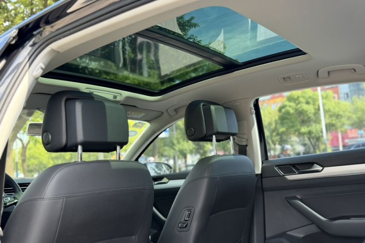 Used Volkswagen Magotan 2018 330TSI DSG Advanced Model Headliner
