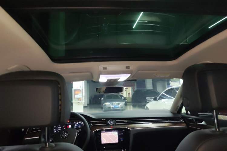 Used Volkswagen Magotan 2018 330TSI DSG Luxury Model Headliner