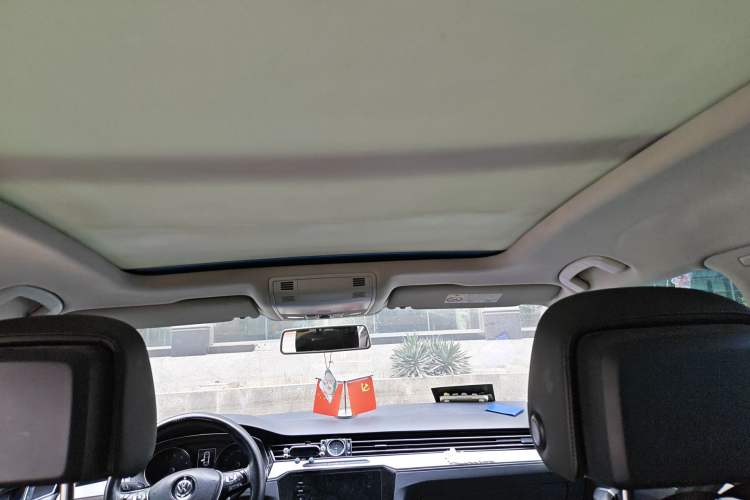 Used Volkswagen Magotan 2018 330TSI DSG Advanced Model Headliner