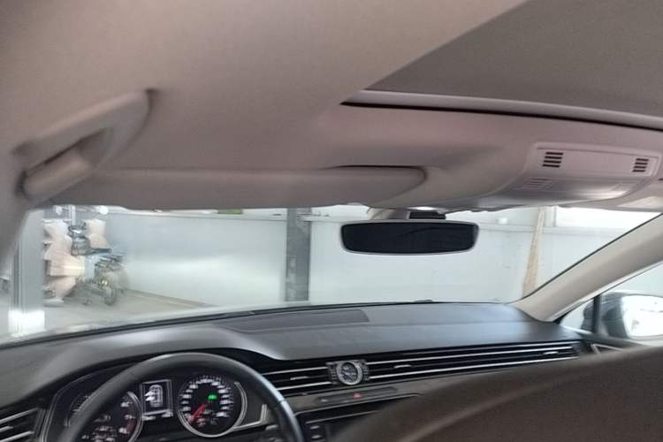 Used Volkswagen Magotan 2018 Facelift 330TSI DSG Luxury Model Headliner
