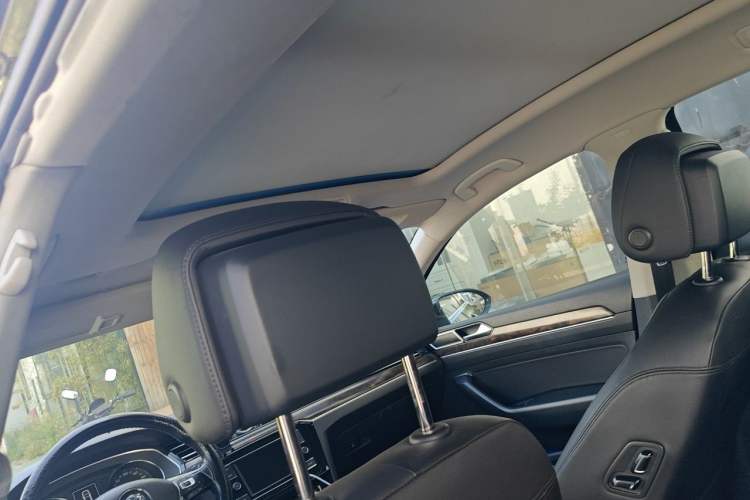 Used Volkswagen Magotan 2018 330TSI DSG Luxury Model Headliner