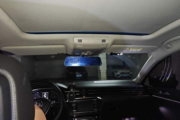 Used Volkswagen Magotan 2018 330TSI DSG Luxury Model Headliner