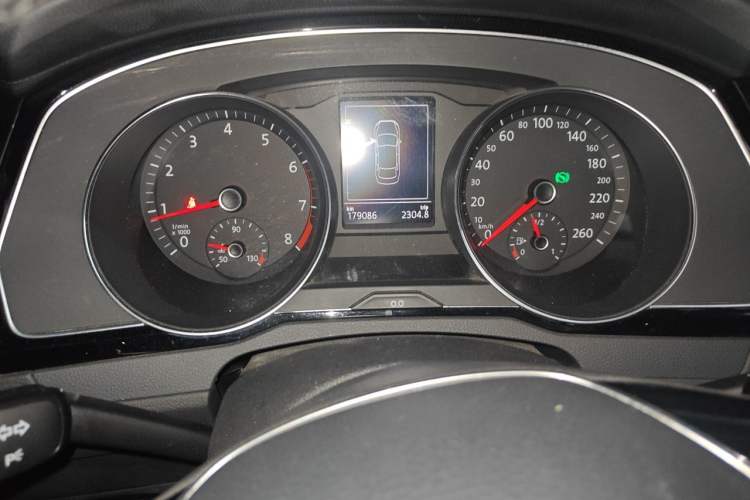 Used Volkswagen Magotan 2018 330TSI DSG Advanced Model Instrument Cluster