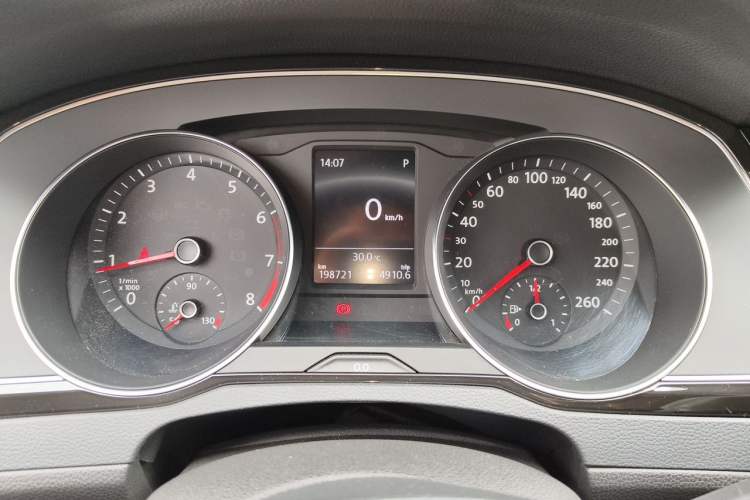 Used Volkswagen Magotan 2018 330TSI DSG Luxury Model Instrument Cluster