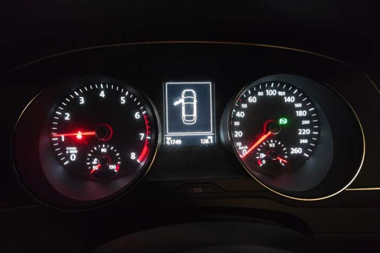 Used Volkswagen Magotan 2018 330TSI DSG Comfort Model Instrument Cluster