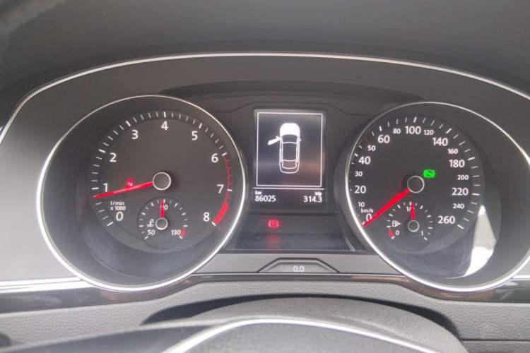 Used Volkswagen Magotan 2018 330TSI DSG Luxury Model Instrument Cluster