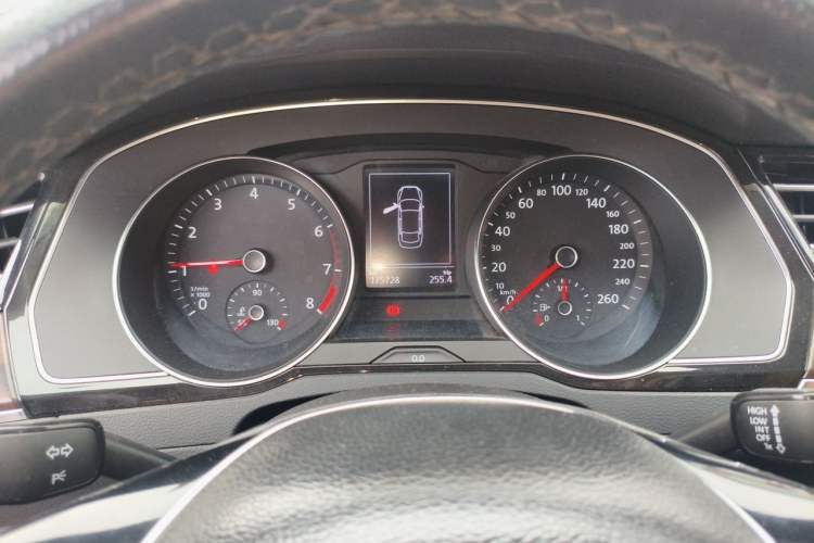 Used Volkswagen Magotan 2018 Facelift 330TSI DSG Luxury Model Instrument Cluster