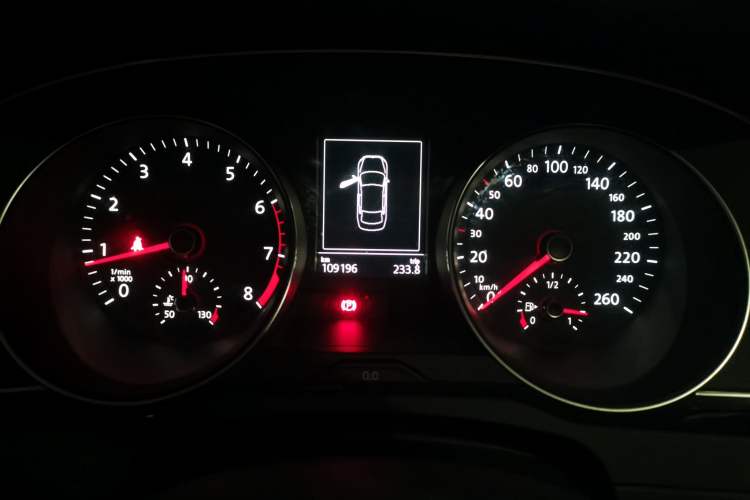 Used Volkswagen Magotan 2018 330TSI DSG Luxury Model Instrument Cluster