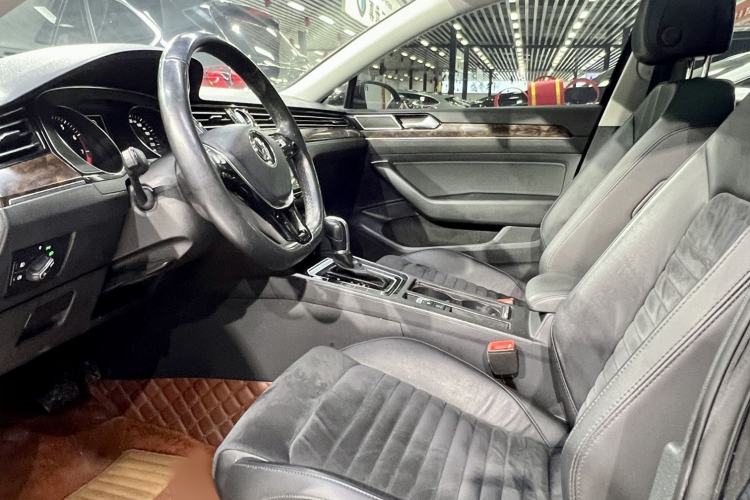 Used Volkswagen Magotan 2018 330TSI DSG Luxury Model Interior 1
