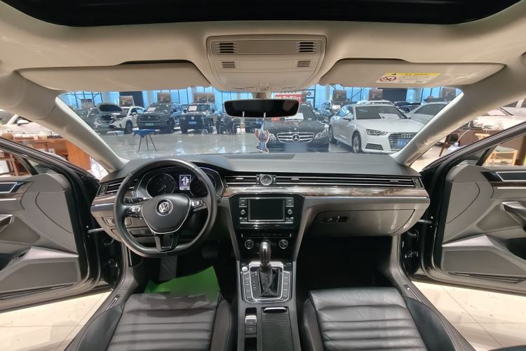 Used Volkswagen Magotan 2018 Facelift 330TSI DSG Luxury Model Interior 1
