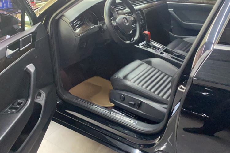 Used Volkswagen Magotan 2018 330TSI DSG Advanced Model Interior 1