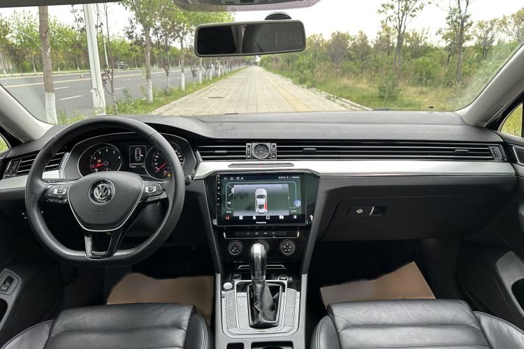 Used Volkswagen Magotan 2018 330TSI DSG Advanced Model Interior 1