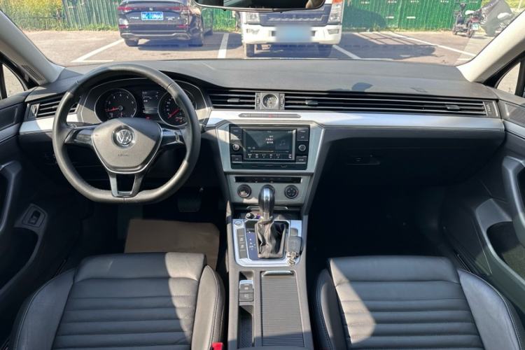 Used Volkswagen Magotan 2018 280TSI DSG Comfort Model Interior 1
