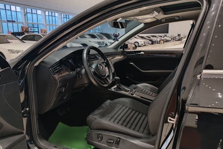 Used Volkswagen Magotan 2018 Facelift 330TSI DSG Luxury Model Interior 2