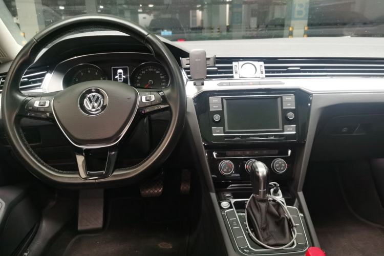 Used Volkswagen Magotan 2018 330TSI DSG Advanced Model Interior 2
