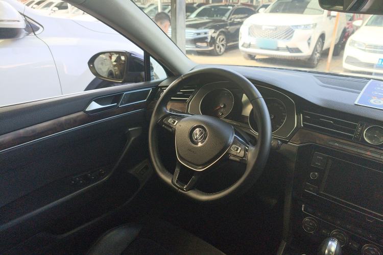 Used Volkswagen Magotan 2018 330TSI DSG Luxury Model Interior 3