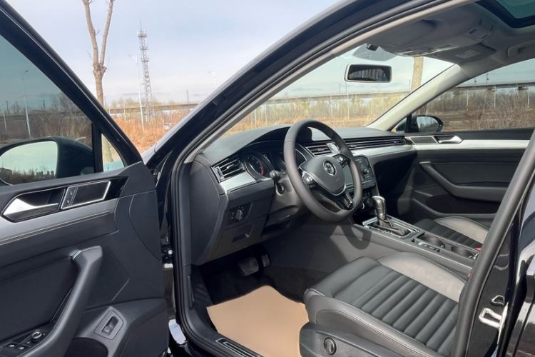Used Volkswagen Magotan 2018 330TSI DSG Advanced Model Interior 3