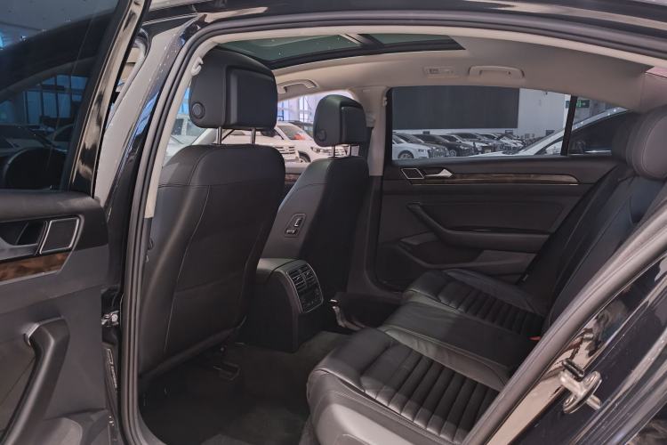 Used Volkswagen Magotan 2018 Facelift 330TSI DSG Luxury Model Interior 3