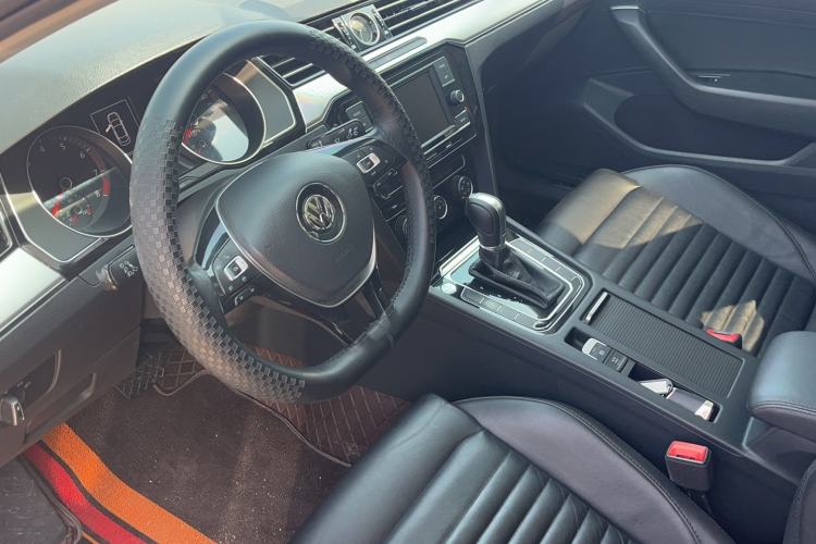 Used Volkswagen Magotan 2018 330TSI DSG Advanced Model Interior 3