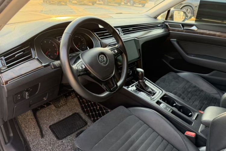 Used Volkswagen Magotan 2018 330TSI DSG Luxury Model Interior 3