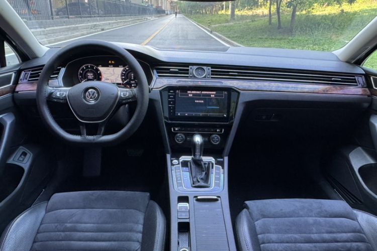 Used Volkswagen Magotan 2018 330TSI DSG Luxury Model Interior 3