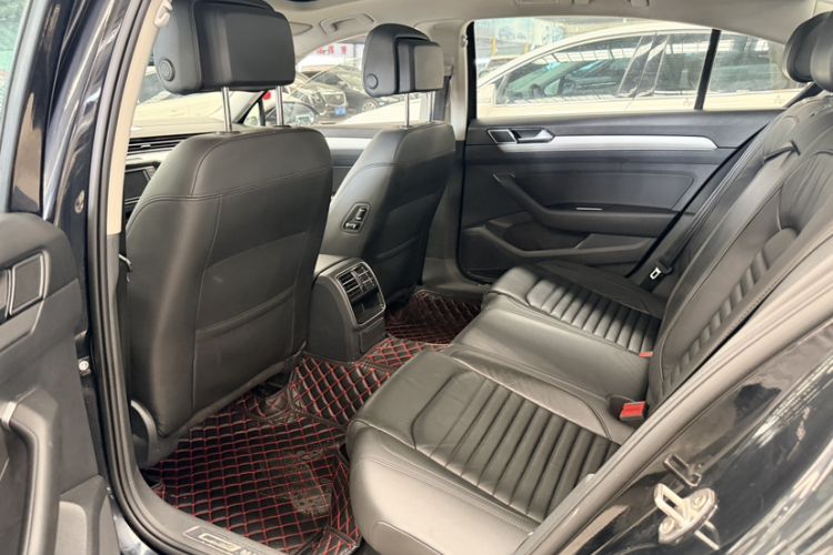 Used Volkswagen Magotan 2018 330TSI DSG Advanced Model Interior 3