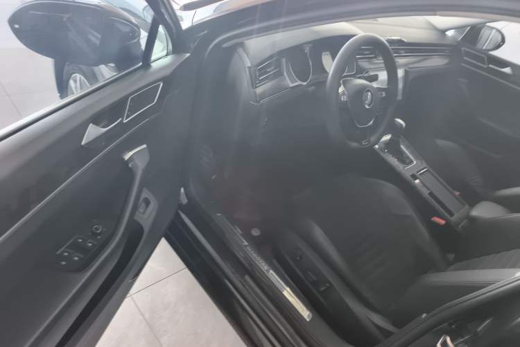 Used Volkswagen Magotan 2018 380TSI DSG Luxury Model Interior 3