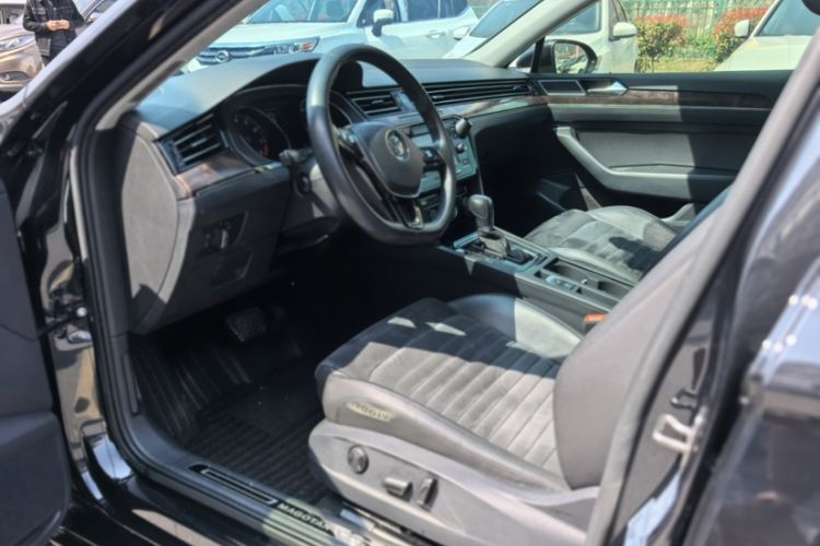 Used Volkswagen Magotan 2018 330TSI DSG Luxury Model Interior 3