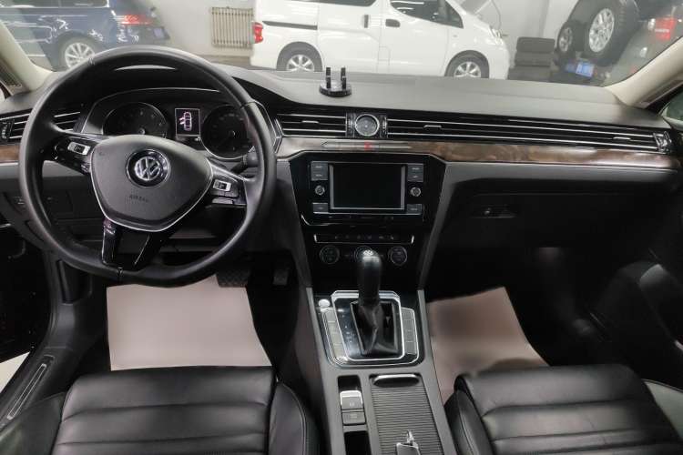 Used Volkswagen Magotan 2018 Facelift 330TSI DSG Luxury Model Interior 3