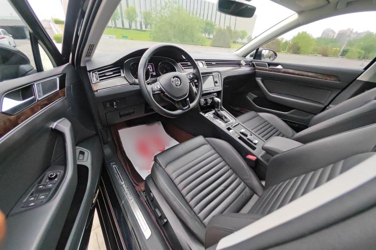 Used Volkswagen Magotan 2018 Facelift 330TSI DSG Luxury Model Interior 3