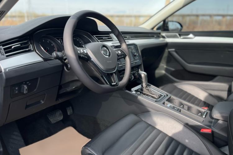 Used Volkswagen Magotan 2018 330TSI DSG Advanced Model Interior 4