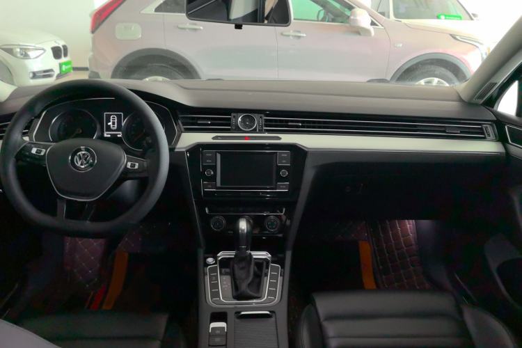 Used Volkswagen Magotan 2018 330TSI DSG Advanced Model Interior 4