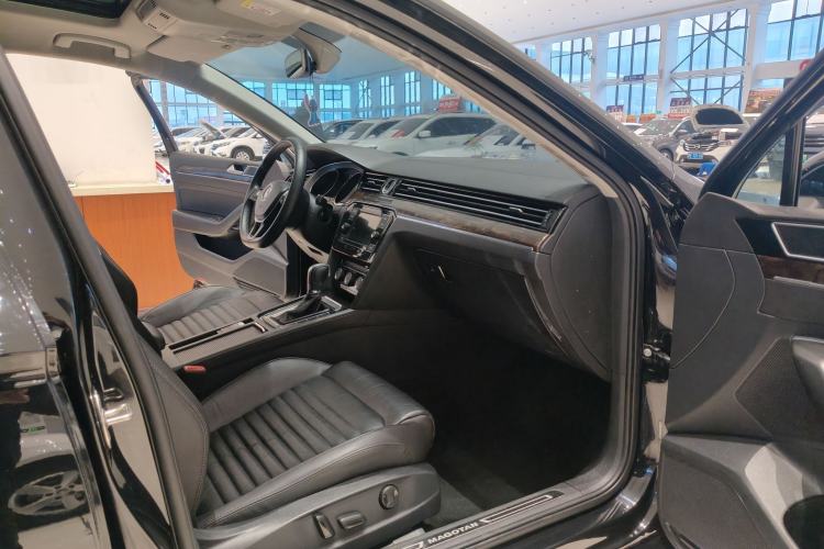 Used Volkswagen Magotan 2018 Facelift 330TSI DSG Luxury Model Interior 4
