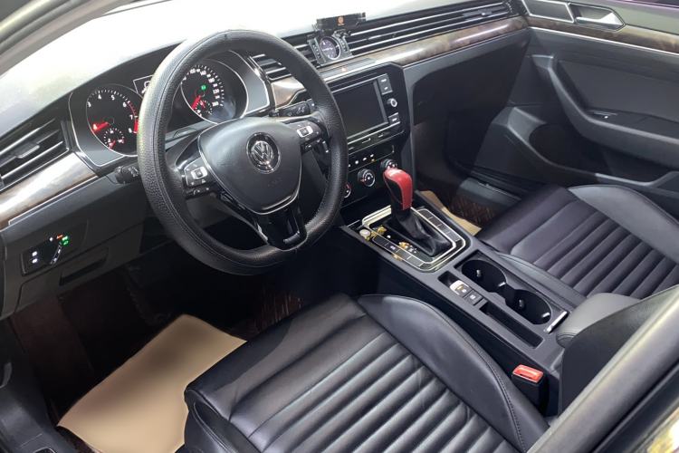 Used Volkswagen Magotan 2018 330TSI DSG Advanced Model Interior 4