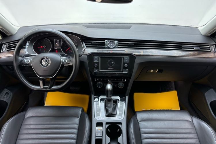 Used Volkswagen Magotan 2018 Facelift 330TSI DSG Luxury Model Interior 4