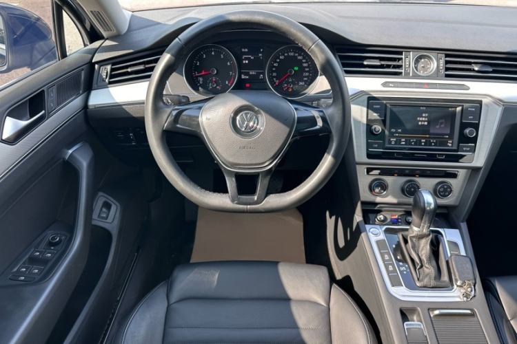 Used Volkswagen Magotan 2018 280TSI DSG Comfort Model Interior 4