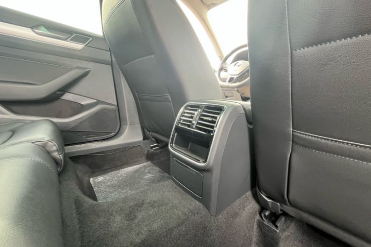 Used Volkswagen Magotan 2018 330TSI DSG Advanced Model Interior 5