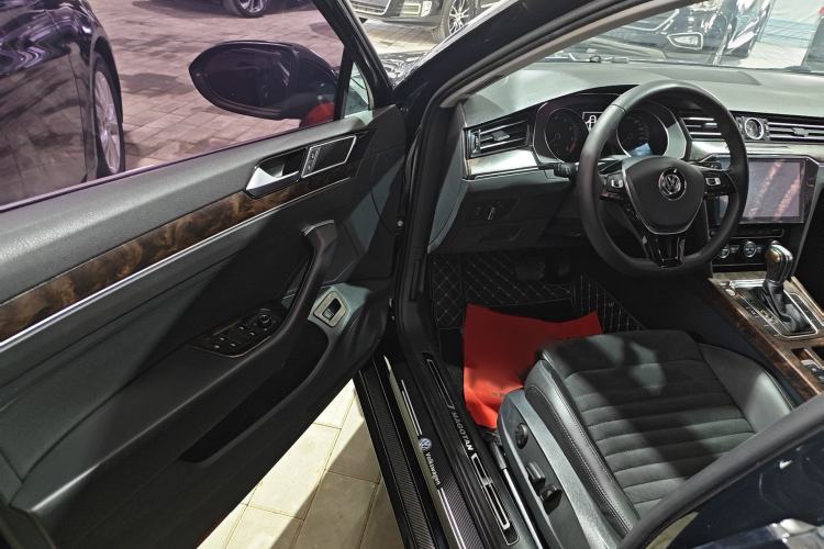 Used Volkswagen Magotan 2018 330TSI DSG Luxury Model Interior 5