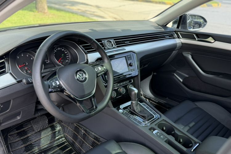 Used Volkswagen Magotan 2018 330TSI DSG Advanced Model Interior 5