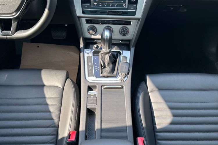 Used Volkswagen Magotan 2018 280TSI DSG Comfort Model Interior 5
