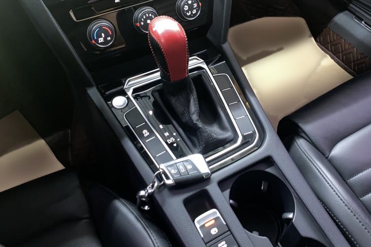 Used Volkswagen Magotan 2018 330TSI DSG Advanced Model Interior 7