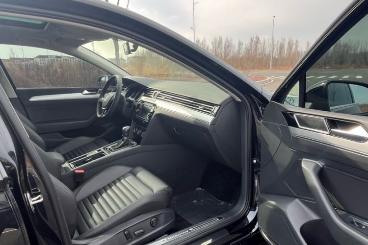 Used Volkswagen Magotan 2018 330TSI DSG Advanced Model Interior 9
