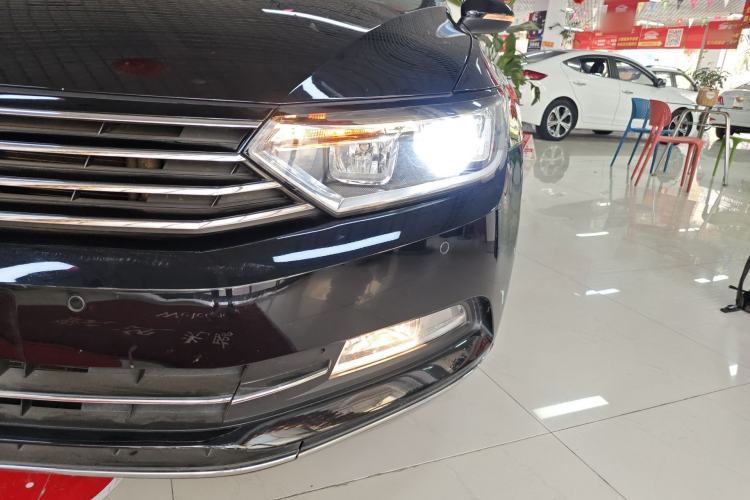 Used Volkswagen Magotan 2018 330TSI DSG Advanced Model Left Front Headlight