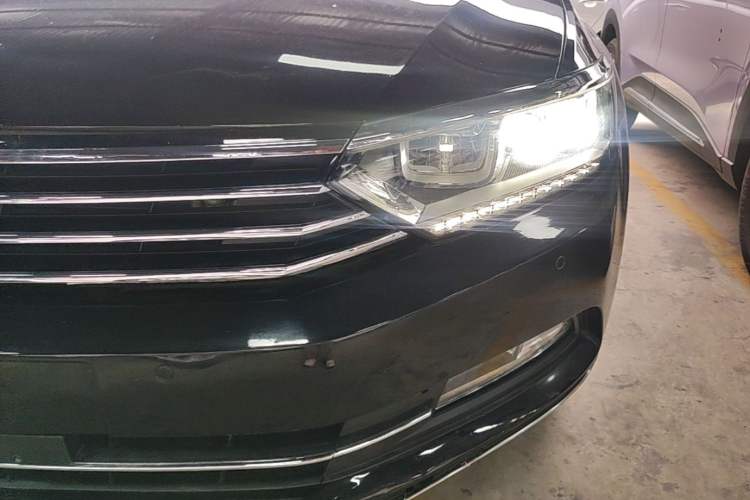 Used Volkswagen Magotan 2018 Facelift 330TSI DSG Luxury Model Left Front Headlight