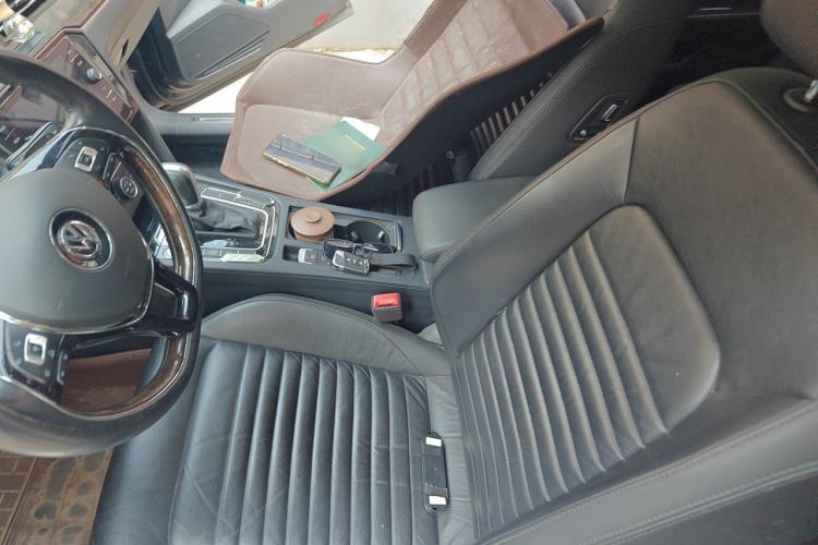 Used Volkswagen Magotan 2018 Facelift 330TSI DSG Luxury Model Left Front Seat