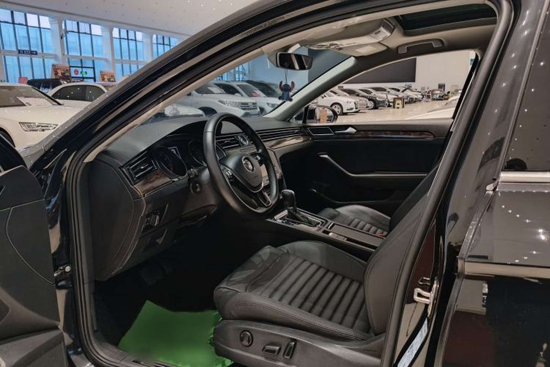 Used Volkswagen Magotan 2018 Facelift 330TSI DSG Luxury Model Left Front Seat